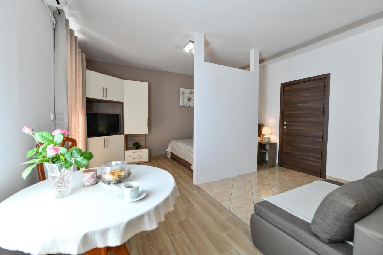 Apartments Vila Miranda โวดีเซ ภายนอก รูปภาพ